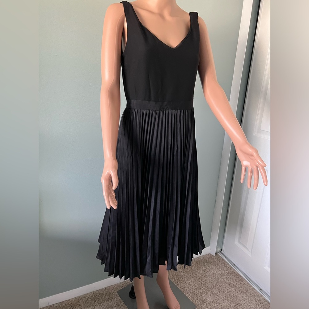 NWT Banana Republic Black V Neck Pleated Cocktail Dress Size 4